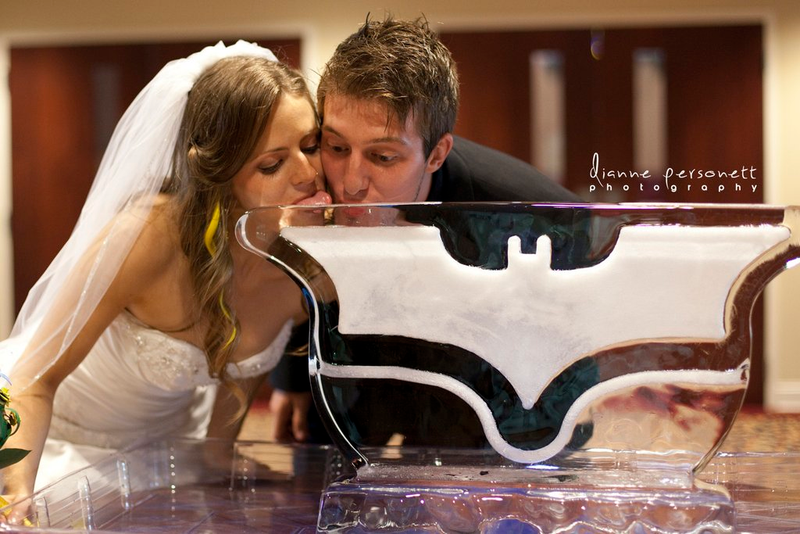 Illustration for article titled Batgirl and Nightwing's Wedding Shames All Other Geek Weddings